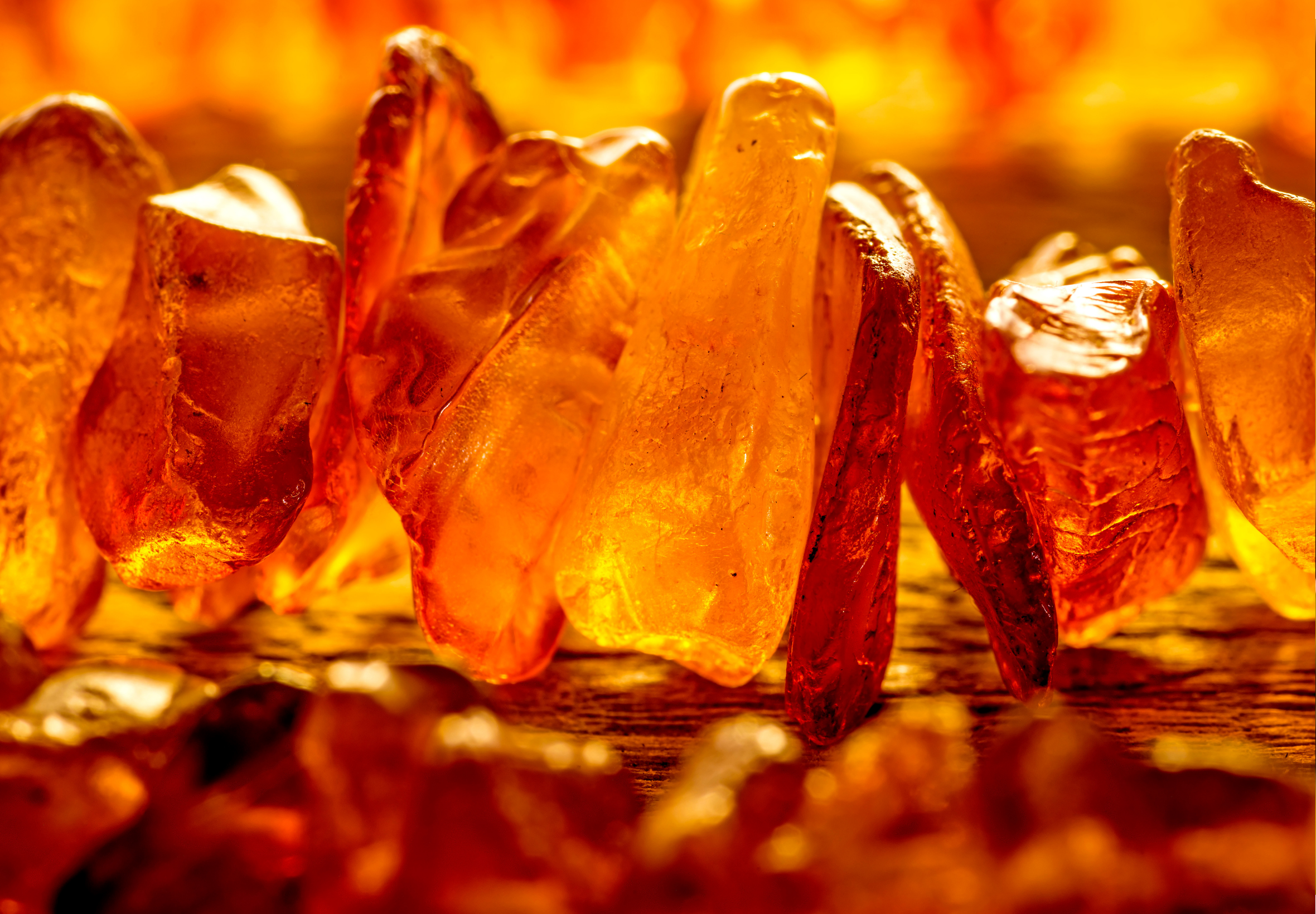 A box and a refill bottle of Curv Silk Bloom smart refill fragrance, with minimalist silver and black packaging featuring a leaf design and product details, both containing 15 ml.